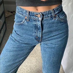 VTG high waisted Levi’s! (Size 24/25)